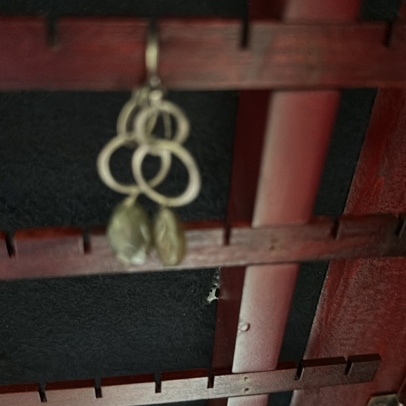 Elegant Green and Gold Earrings - Picture 5 of 7